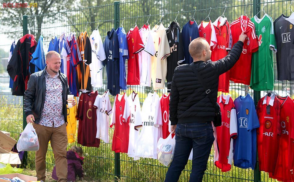 Bonne ambiance au marché du supporter !