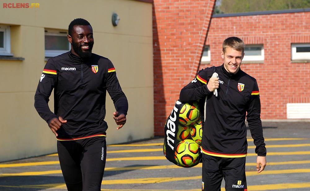 Près de 300 supporters : Grejohn Kyei & Tom Ducrocq Près de 300 supporters : Grejohn Kyei & Tom Ducrocq