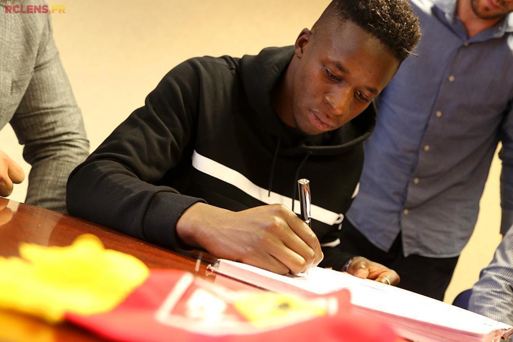 Zakaria Diallo nouveau défenseur lensois
