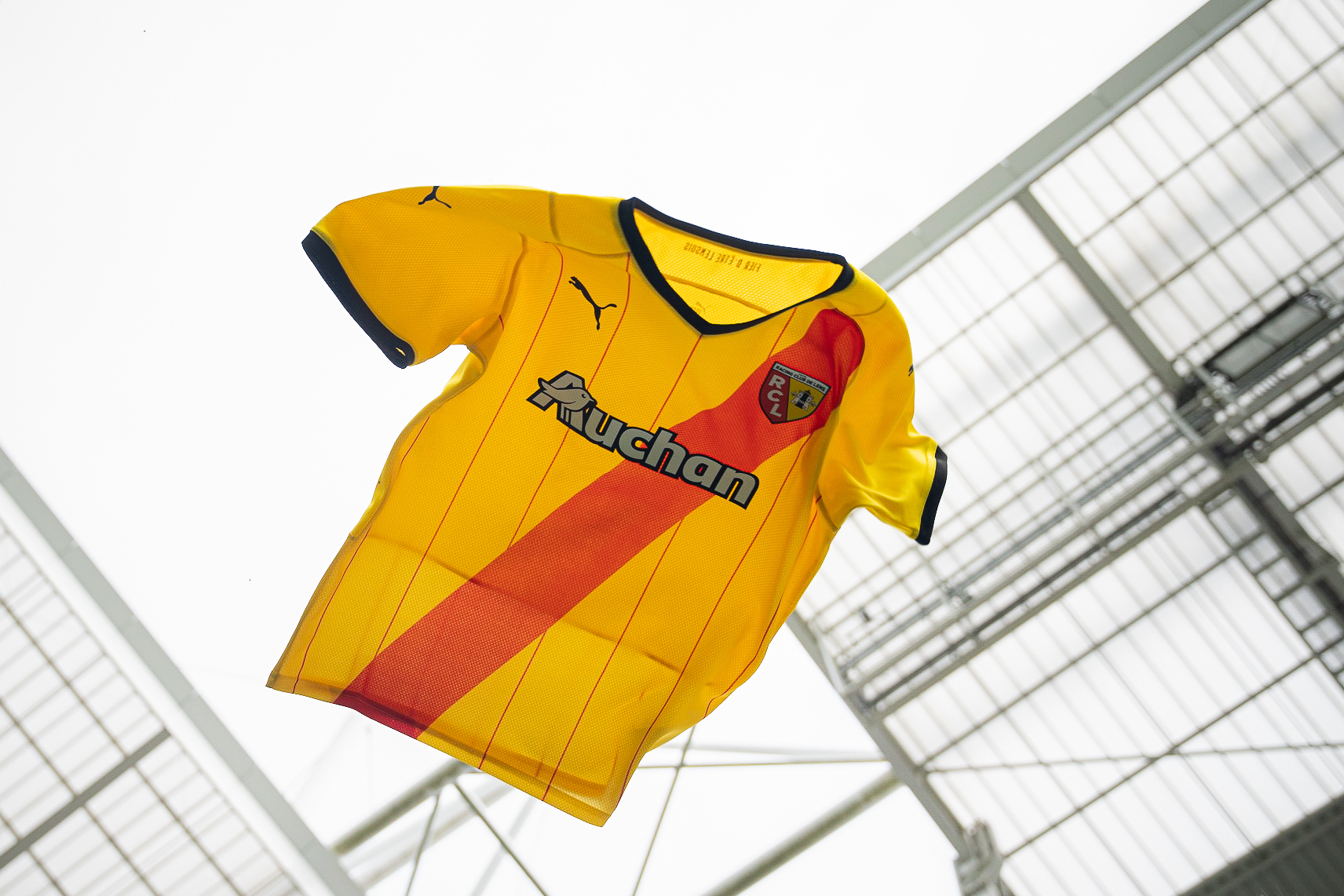 RC Lens : le nouveau maillot dévoilé - La Voix du Nord