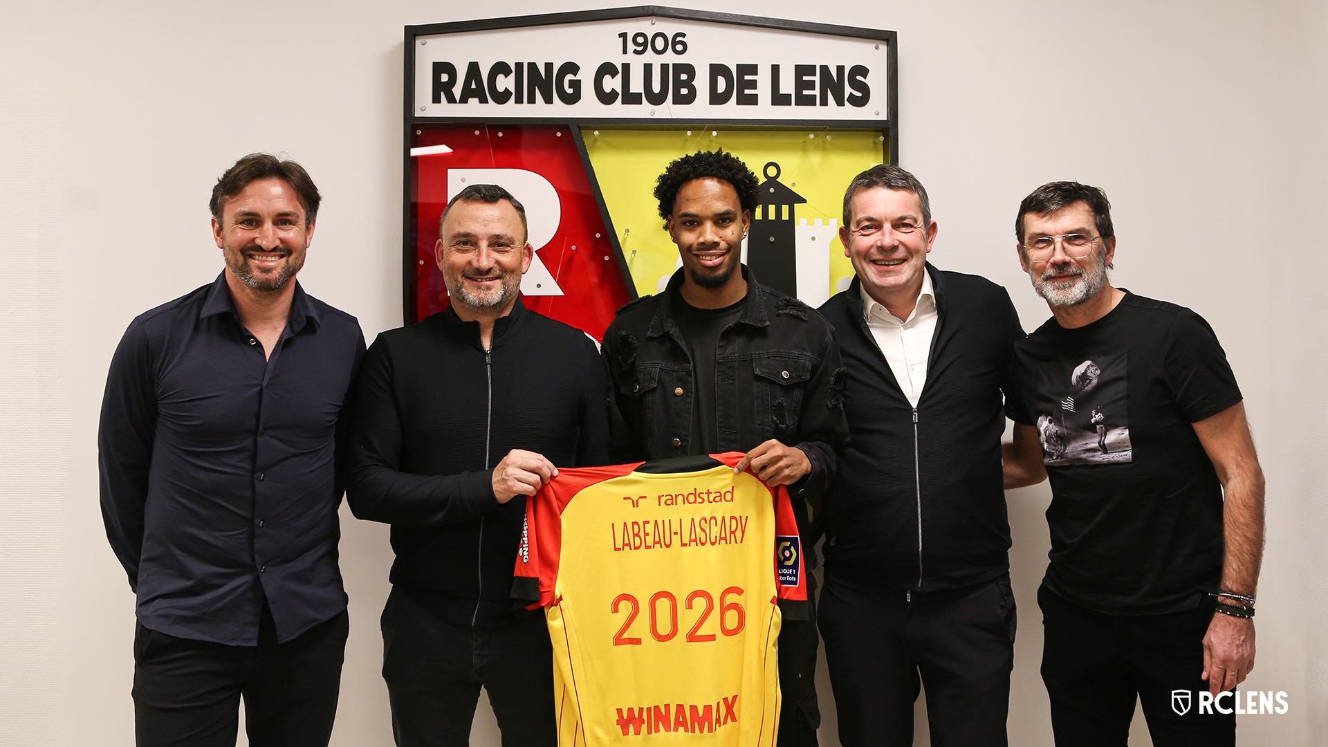 Rémy Labeau Lascary signe son premier contrat professionnel RC Lens Rémy Labeau Lascary signe son premier contrat professionnel RC Lens