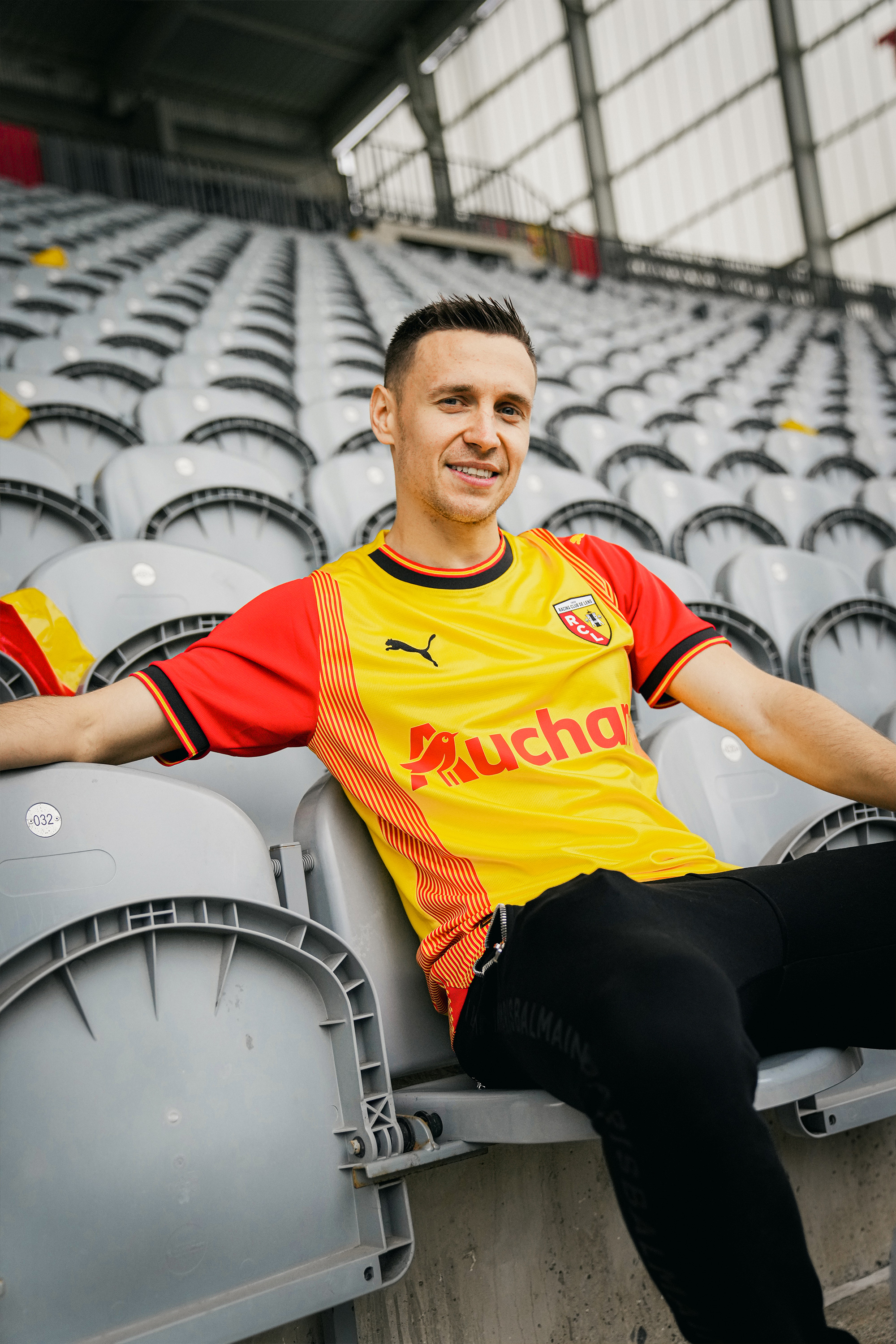 Pour l'amour de notre maillot RC Lens domicile saison 2023-2024 Pour l'amour de notre maillot RC Lens domicile saison 2023-2024