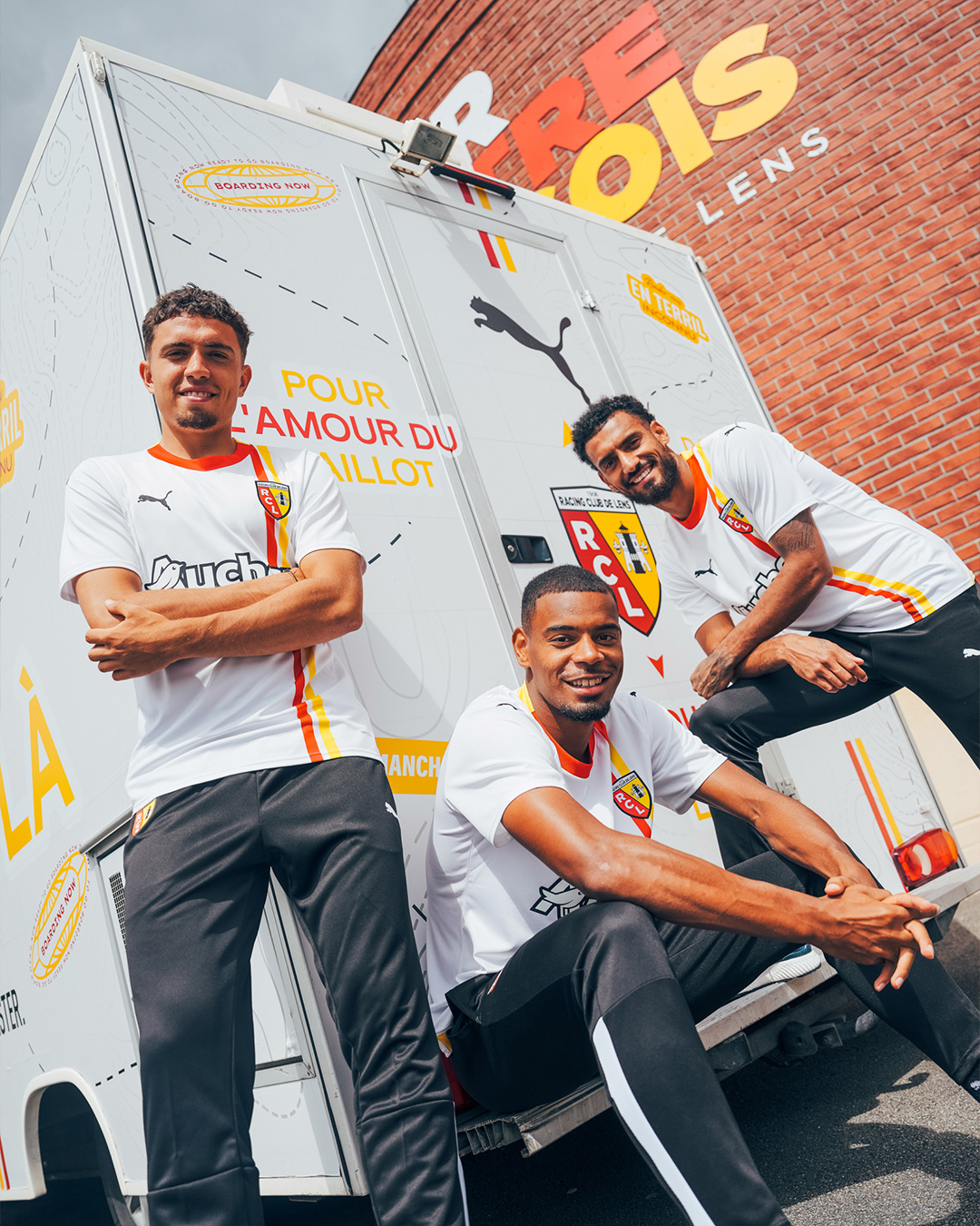 « Nous on est là » : troisième maillot du RC Lens - saison 2023/24 « Nous on est là » : troisième maillot du RC Lens - saison 2023/24