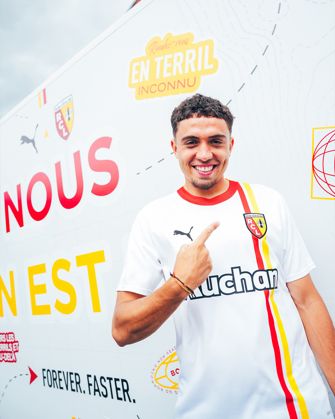 « Nous on est là » : troisième maillot du RC Lens - saison 2023/24 « Nous on est là » : troisième maillot du RC Lens - saison 2023/24