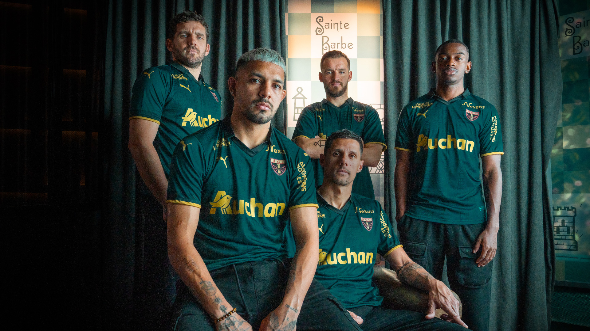 Maillot Sainte-Barbe 2023/24 RC Lens : Leca, Medina, Gradit, Sotoca, Pereira da Costa Maillot Sainte-Barbe 2023/24 RC Lens : Leca, Medina, Gradit, Sotoca, Pereira da Costa