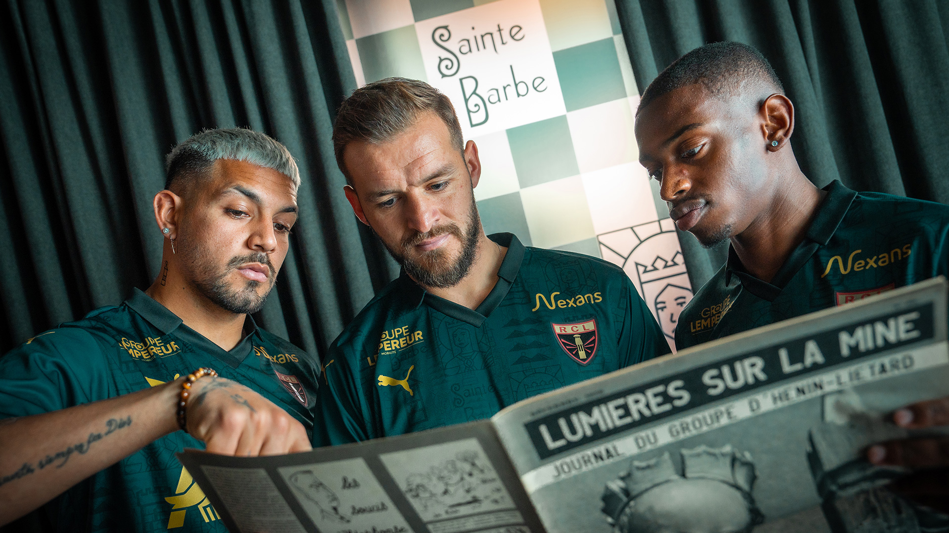 Maillot Sainte-Barbe 2023/24 RC Lens : Jonathan Gradit, Facundo Medina, David Pereira da Costa Maillot Sainte-Barbe 2023/24 RC Lens : Jonathan Gradit, Facundo Medina, David Pereira da Costa