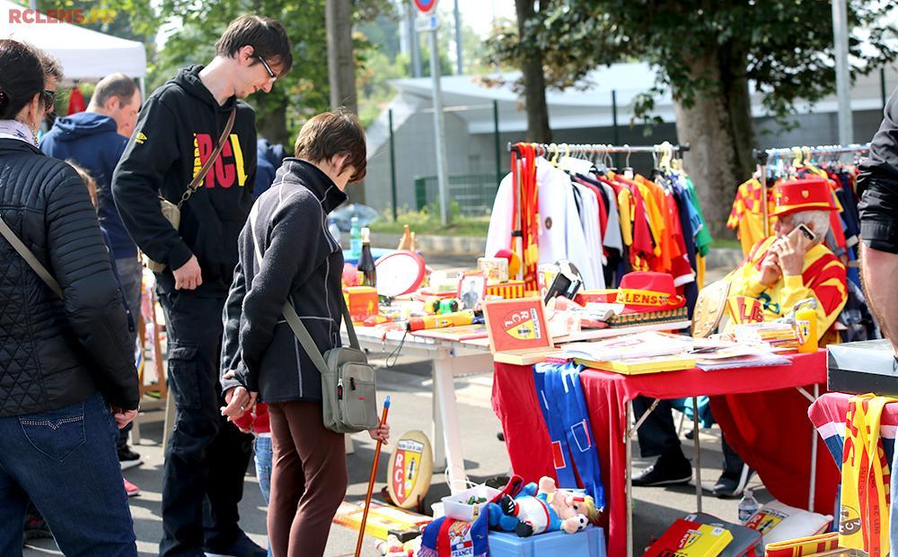 Bonne ambiance au marché du supporter !