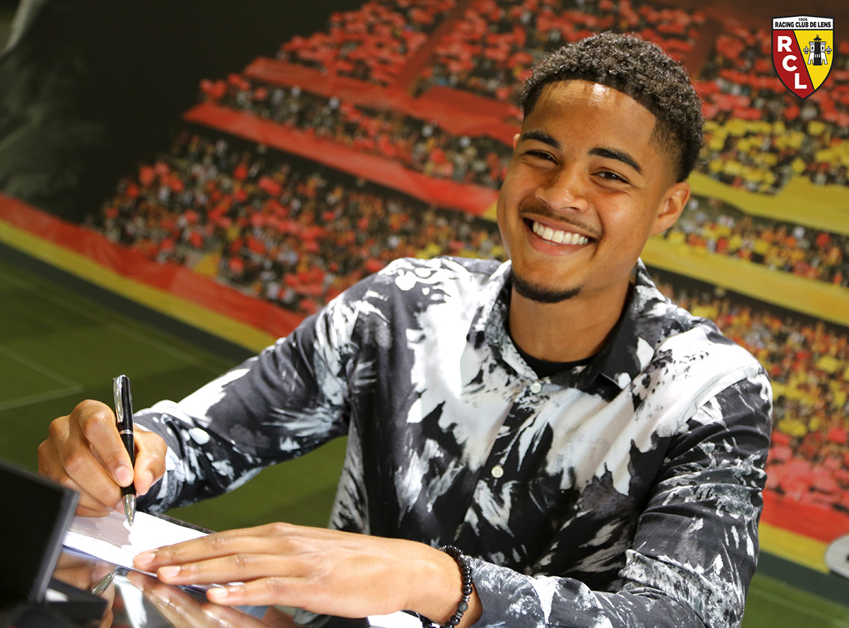 Premier contrat pro pour Jonathan Varane