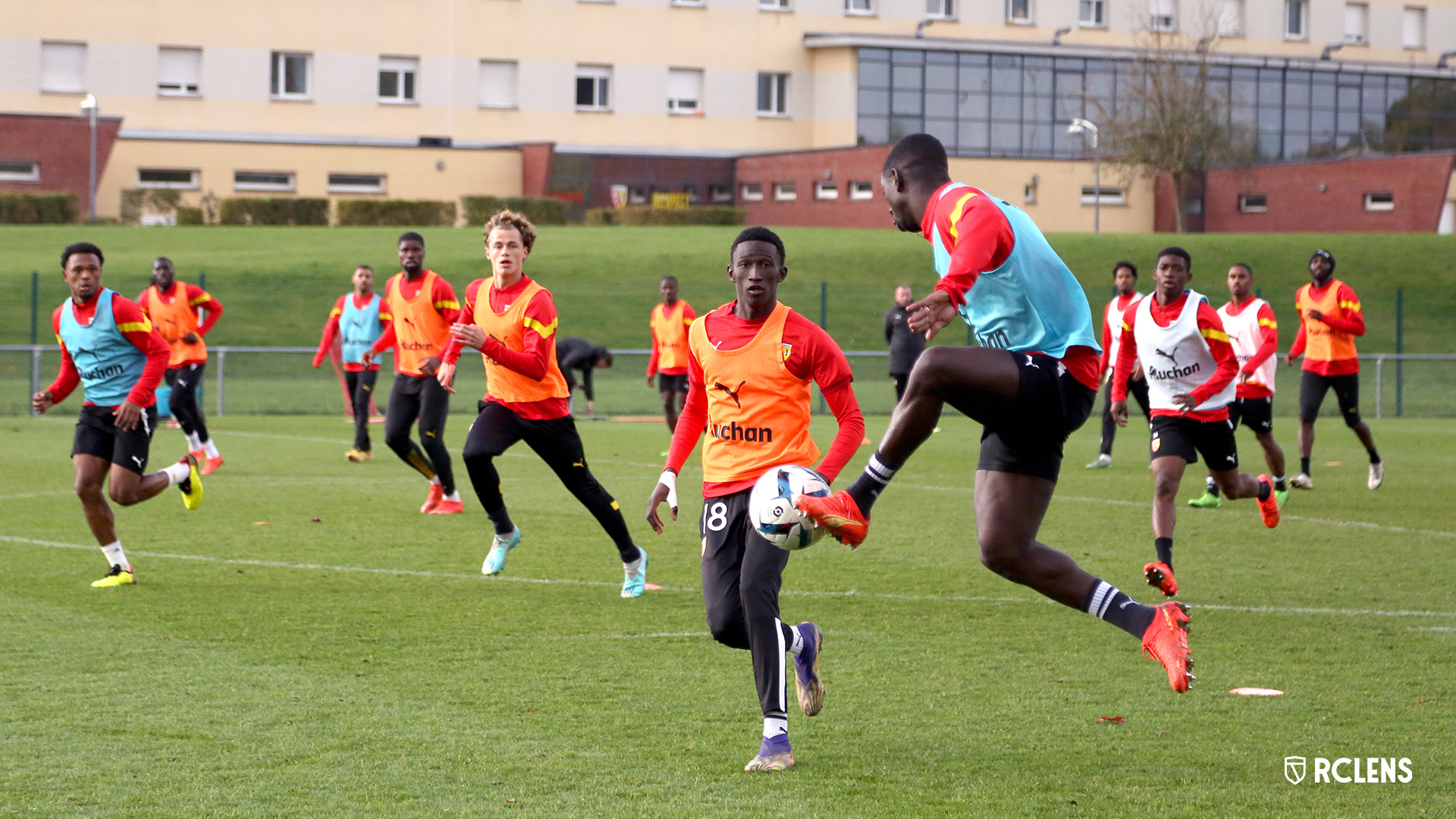 Entraînement RC Lens : Yacouba Barry et Deiver Machado Entraînement RC Lens : Yacouba Barry et Deiver Machado