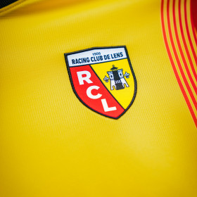 RC Lens: Dédicace au public lensois, le maillot domicile 2023-2024